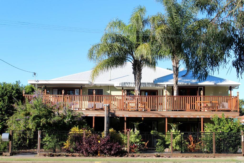 Five 3 Five Aparthotel Urangan ภายนอก รูปภาพ